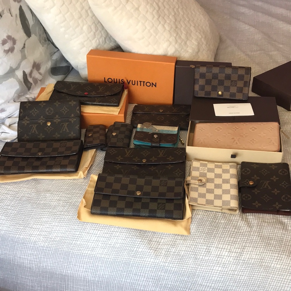 100% authentic. Louis Vuitton wallets
